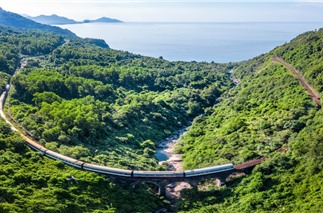 Cùng đoàn tàu Vietage khám phá Việt Nam dưới lăng kính độc đáo